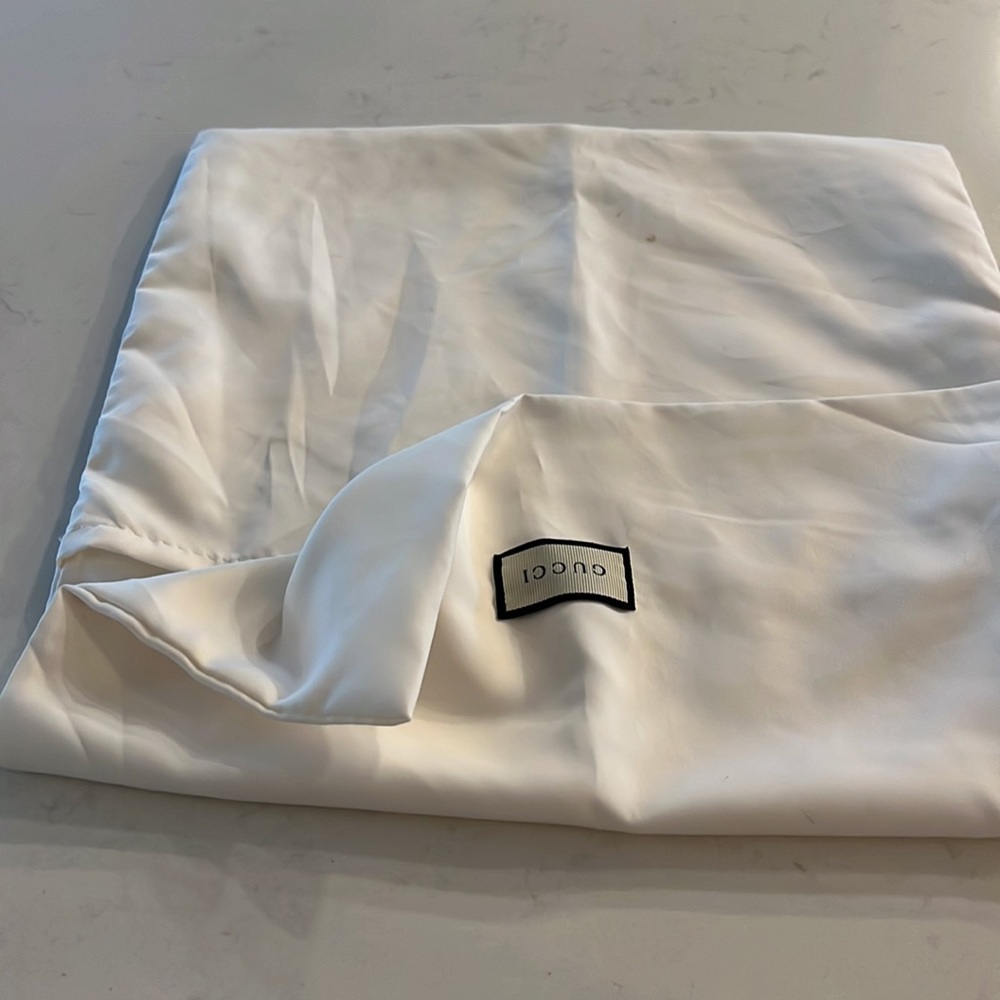 Gucci dust bag pre-owned a few stains - Picture 10 of 12